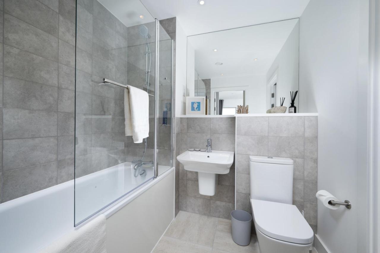 Modern And At Barking Wharf In Appartamento