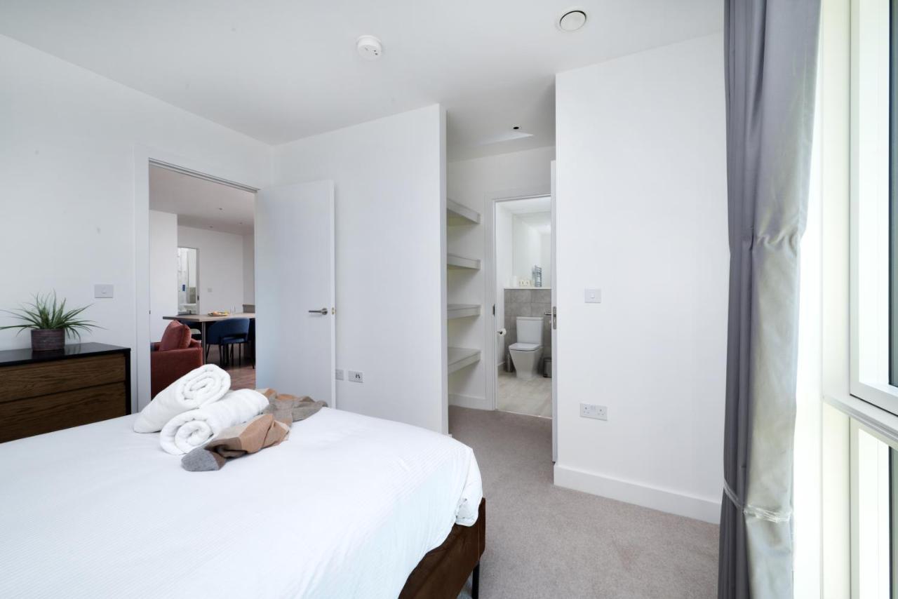 Modern And At Barking Wharf In Appartamento