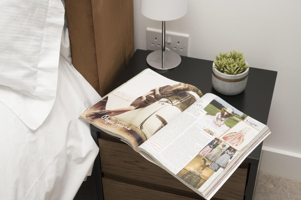 Modern And At Barking Wharf In Londra
