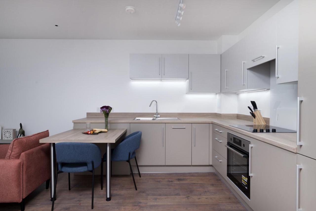 Modern And At Barking Wharf In Londra