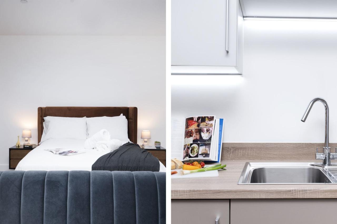 Modern And At Barking Wharf In Londra