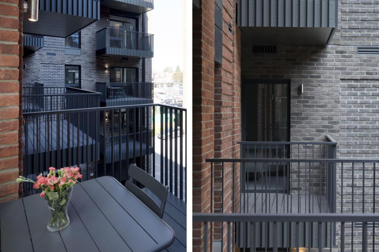 Modern And At Barking Wharf In * Londra